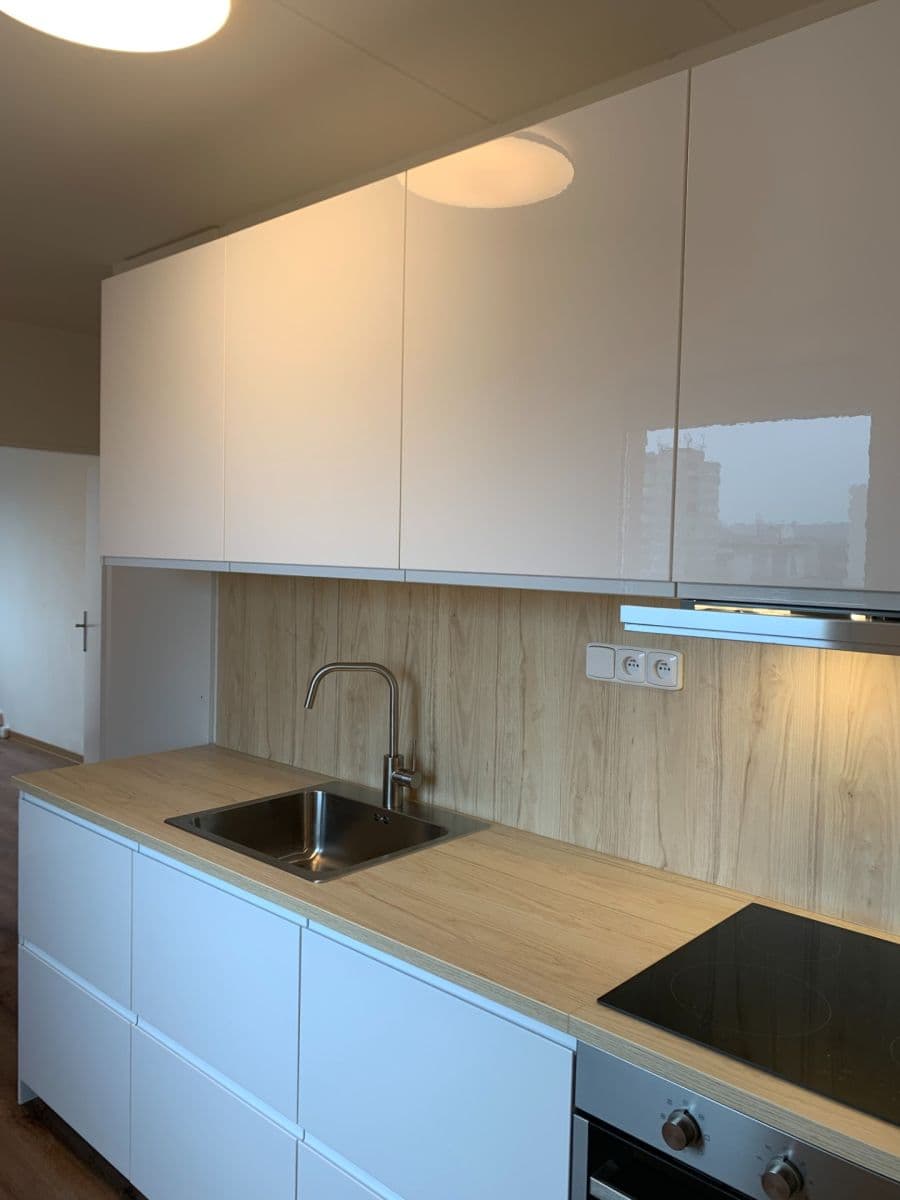 Prenájom bytu 3-izbový 68 m², Nevanova, Praha, Praha Prenájom bytu 3-izbový 68 m², Nevanova, Praha, Praha