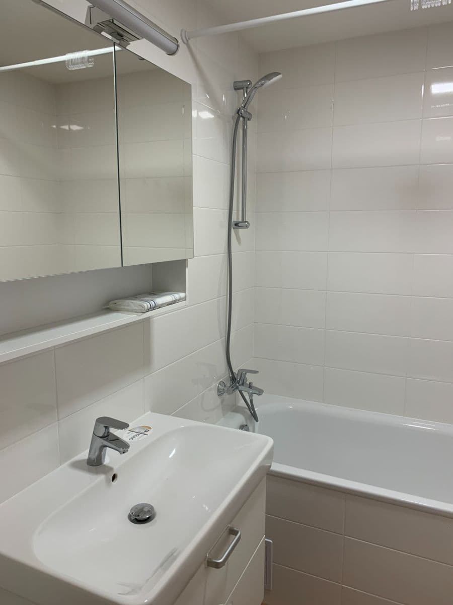 Prenájom bytu 3-izbový 68 m², Nevanova, Praha, Praha Prenájom bytu 3-izbový 68 m², Nevanova, Praha, Praha