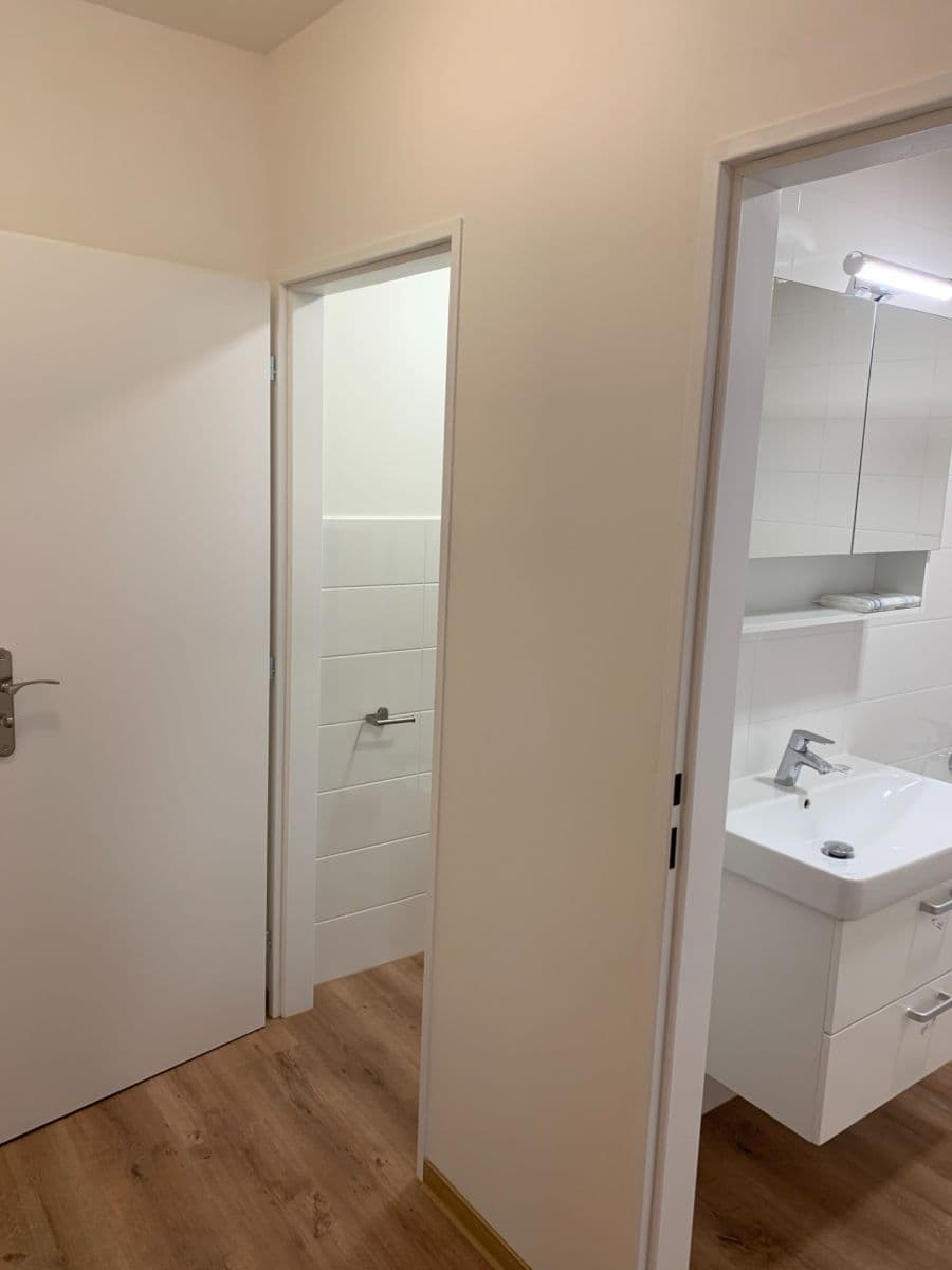 Prenájom bytu 3-izbový 68 m², Nevanova, Praha, Praha Prenájom bytu 3-izbový 68 m², Nevanova, Praha, Praha