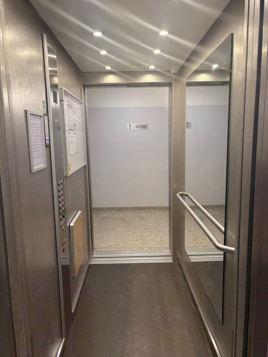 Prenájom bytu 3-izbový 68 m², Nevanova, Praha, Praha Prenájom bytu 3-izbový 68 m², Nevanova, Praha, Praha