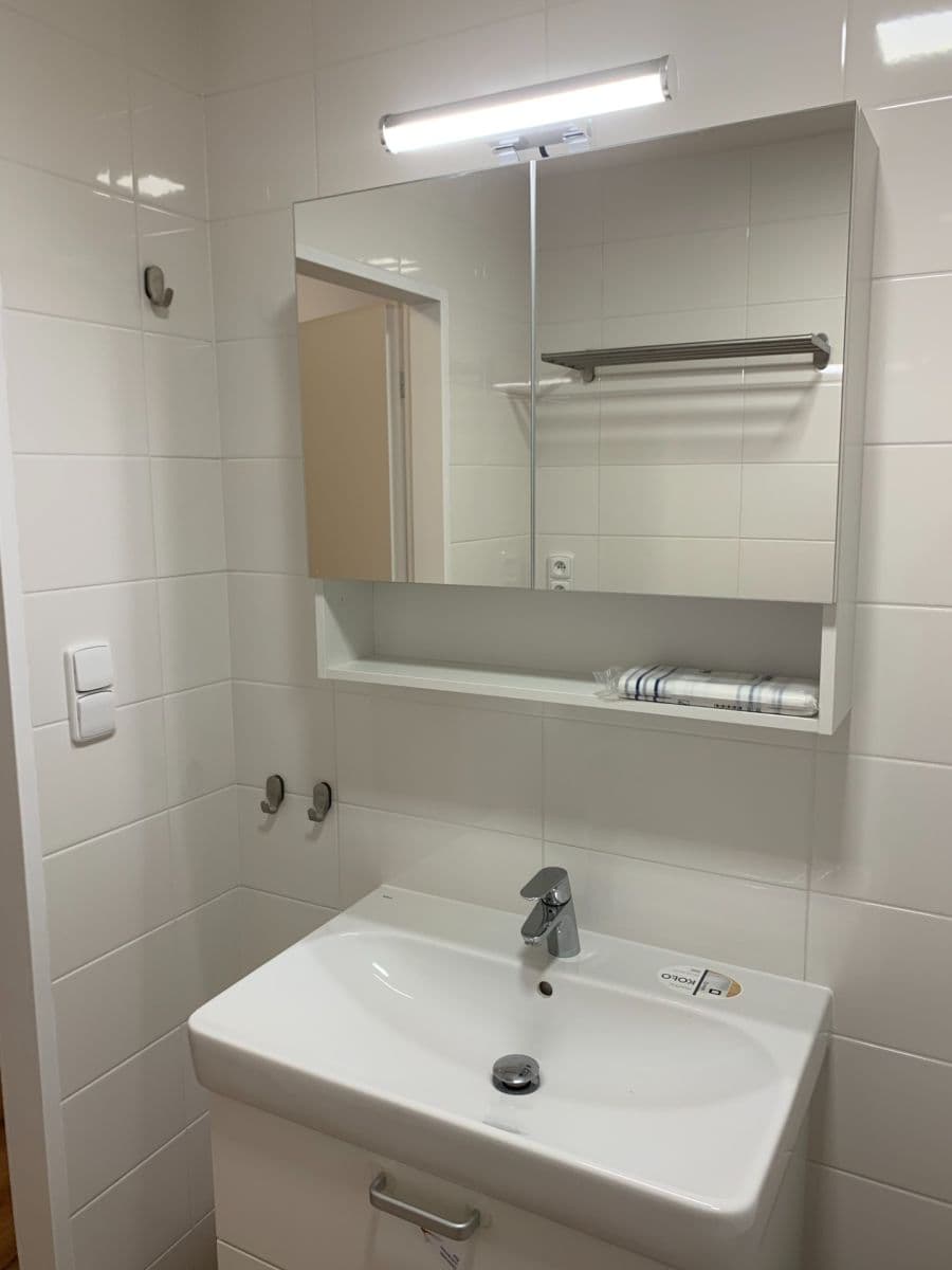 Prenájom bytu 3-izbový 68 m², Nevanova, Praha, Praha Prenájom bytu 3-izbový 68 m², Nevanova, Praha, Praha