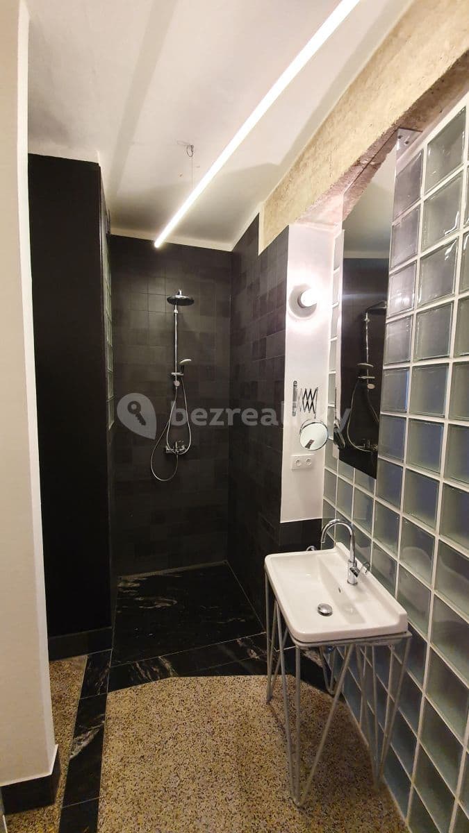 Prenájom bytu 70 m², Smetanovo nábřeží, Hradec Králové, Královéhradecký kraj Prenájom bytu 70 m², Smetanovo nábřeží, Hradec Králové, Královéhradecký kraj