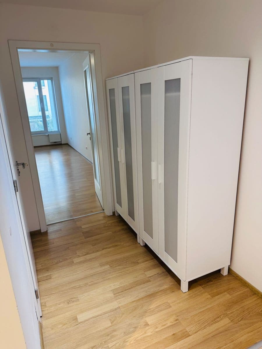 Prenájom bytu 1-izbový 37 m², Nepomuckých, Praha, Praha Prenájom bytu 1-izbový 37 m², Nepomuckých, Praha, Praha