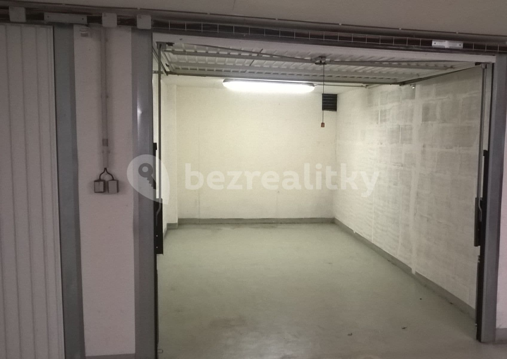 Prenájom garáže 17 m², Lovosická, Praha, Praha Prenájom garáže 17 m², Lovosická, Praha, Praha