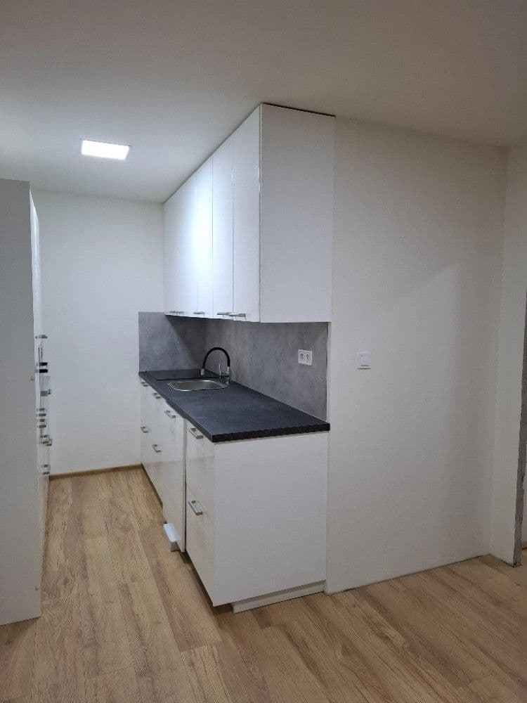 Prenájom bytu 2-izbový 45 m², Hráského, Praha, Praha Prenájom bytu 2-izbový 45 m², Hráského, Praha, Praha