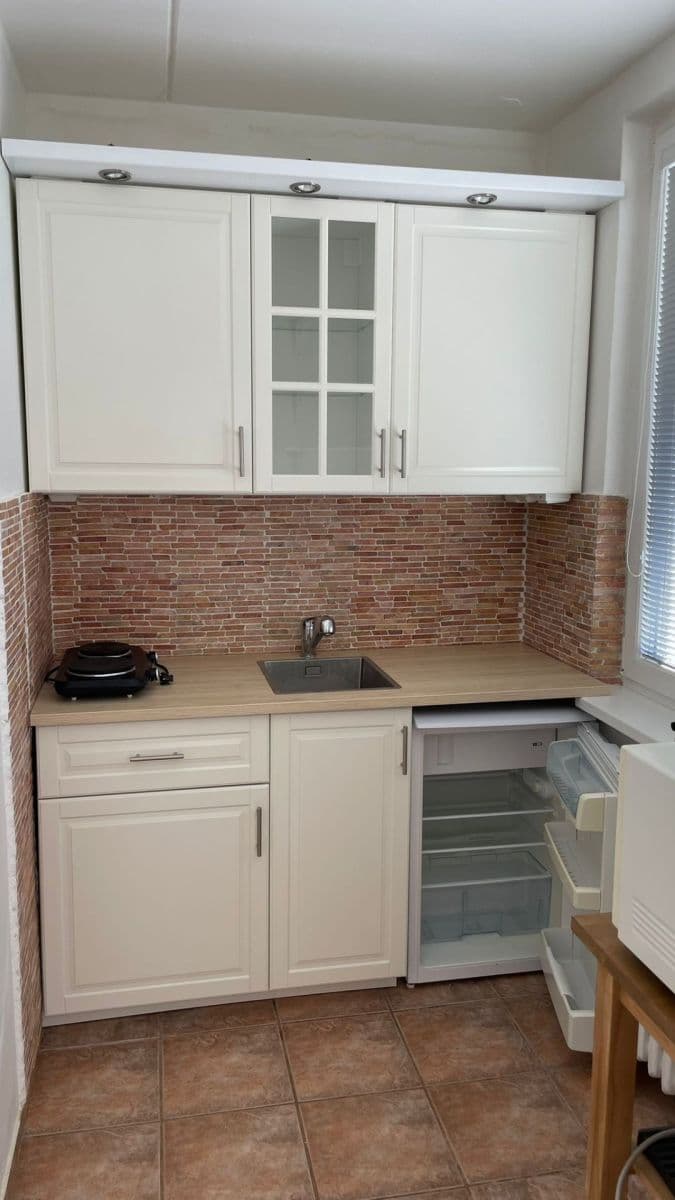 Prenájom bytu 1-izbový 30 m², Květnového vítězství, Praha, Praha Prenájom bytu 1-izbový 30 m², Květnového vítězství, Praha, Praha