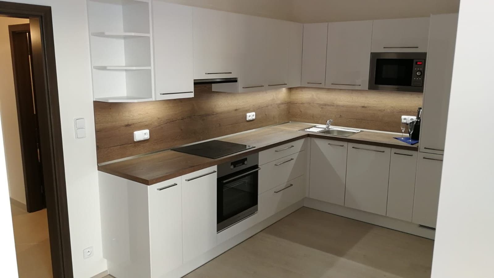 Prenájom bytu 2-izbový 62 m², Makedonská, Praha, Praha Prenájom bytu 2-izbový 62 m², Makedonská, Praha, Praha
