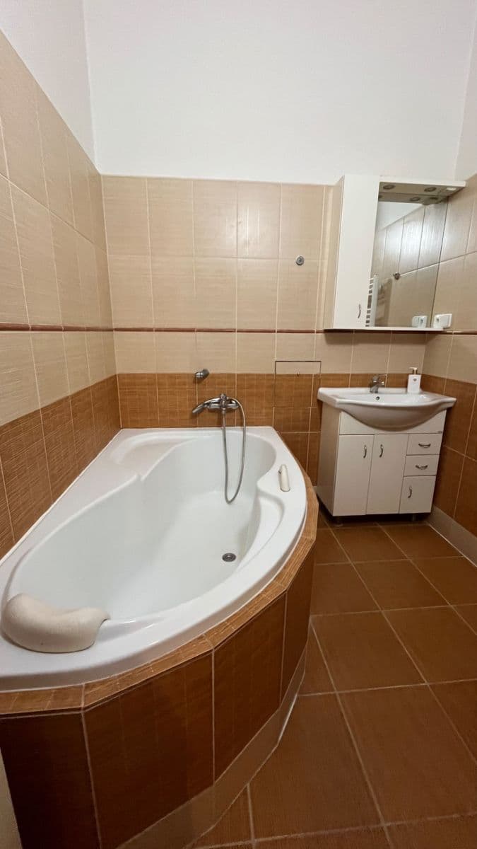 Prenájom bytu 2-izbový 53 m², Pod Zvonařkou, Praha, Praha Prenájom bytu 2-izbový 53 m², Pod Zvonařkou, Praha, Praha