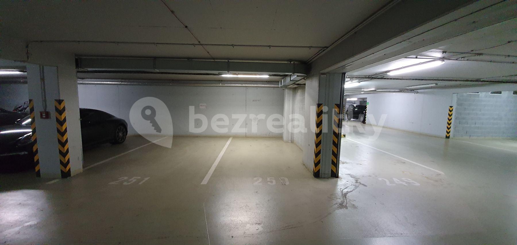 Prenájom garáže 12 m², Křižíkova, Praha, Praha