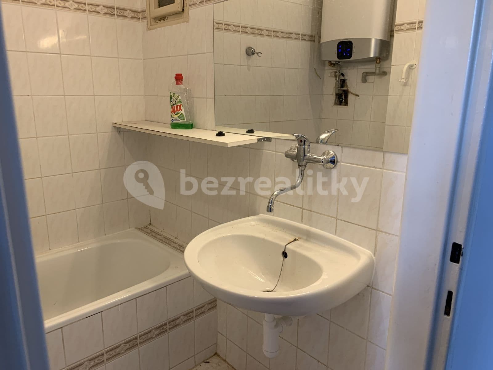 Prenájom bytu 1-izbový 39 m², Sdružení, Praha, Praha Prenájom bytu 1-izbový 39 m², Sdružení, Praha, Praha