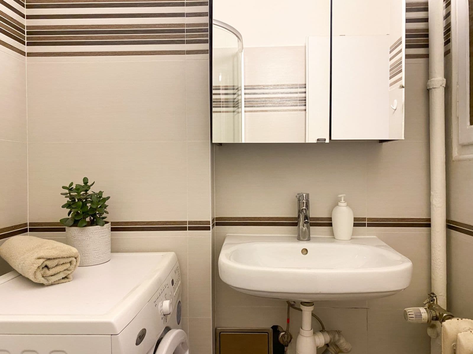 Prenájom bytu 1-izbový 47 m², Stroupežnického, Praha, Praha Prenájom bytu 1-izbový 47 m², Stroupežnického, Praha, Praha