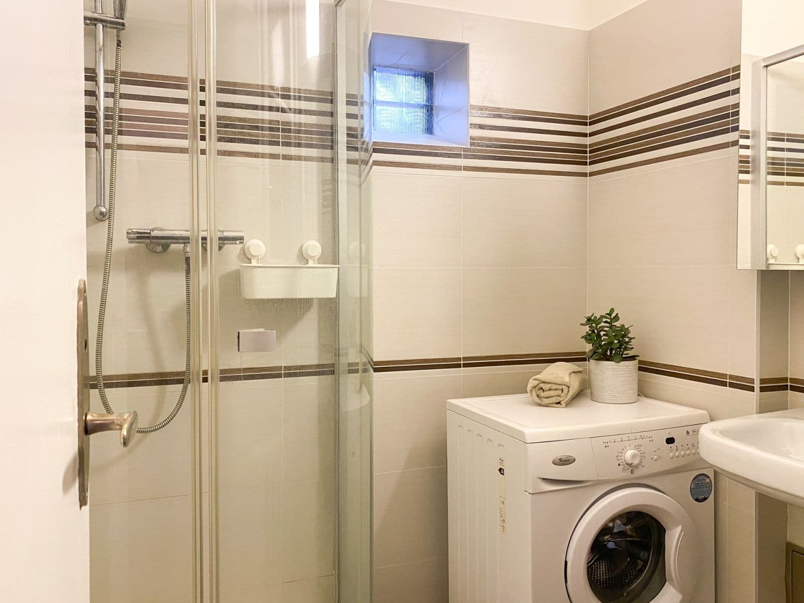 Prenájom bytu 1-izbový 47 m², Stroupežnického, Praha, Praha Prenájom bytu 1-izbový 47 m², Stroupežnického, Praha, Praha