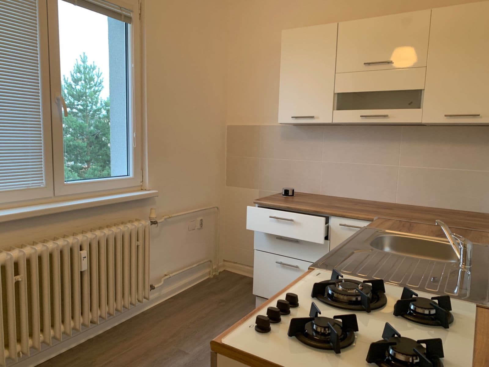 Prenájom bytu 3-izbový 63 m², Jesenická, Bruntál, Moravskoslezský kraj Prenájom bytu 3-izbový 63 m², Jesenická, Bruntál, Moravskoslezský kraj