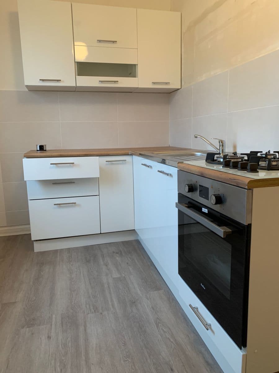 Prenájom bytu 3-izbový 63 m², Jesenická, Bruntál, Moravskoslezský kraj Prenájom bytu 3-izbový 63 m², Jesenická, Bruntál, Moravskoslezský kraj