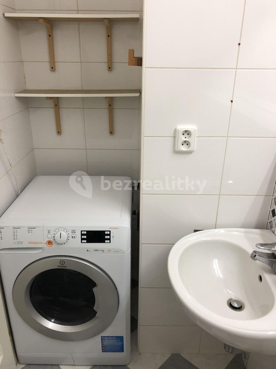 Prenájom bytu 2-izbový 33 m², Mozartova, Praha, Praha Prenájom bytu 2-izbový 33 m², Mozartova, Praha, Praha