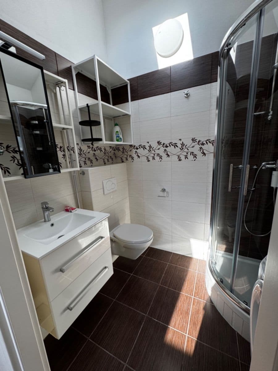 Prenájom bytu 2-izbový 54 m², Grafická, Praha, Praha Prenájom bytu 2-izbový 54 m², Grafická, Praha, Praha