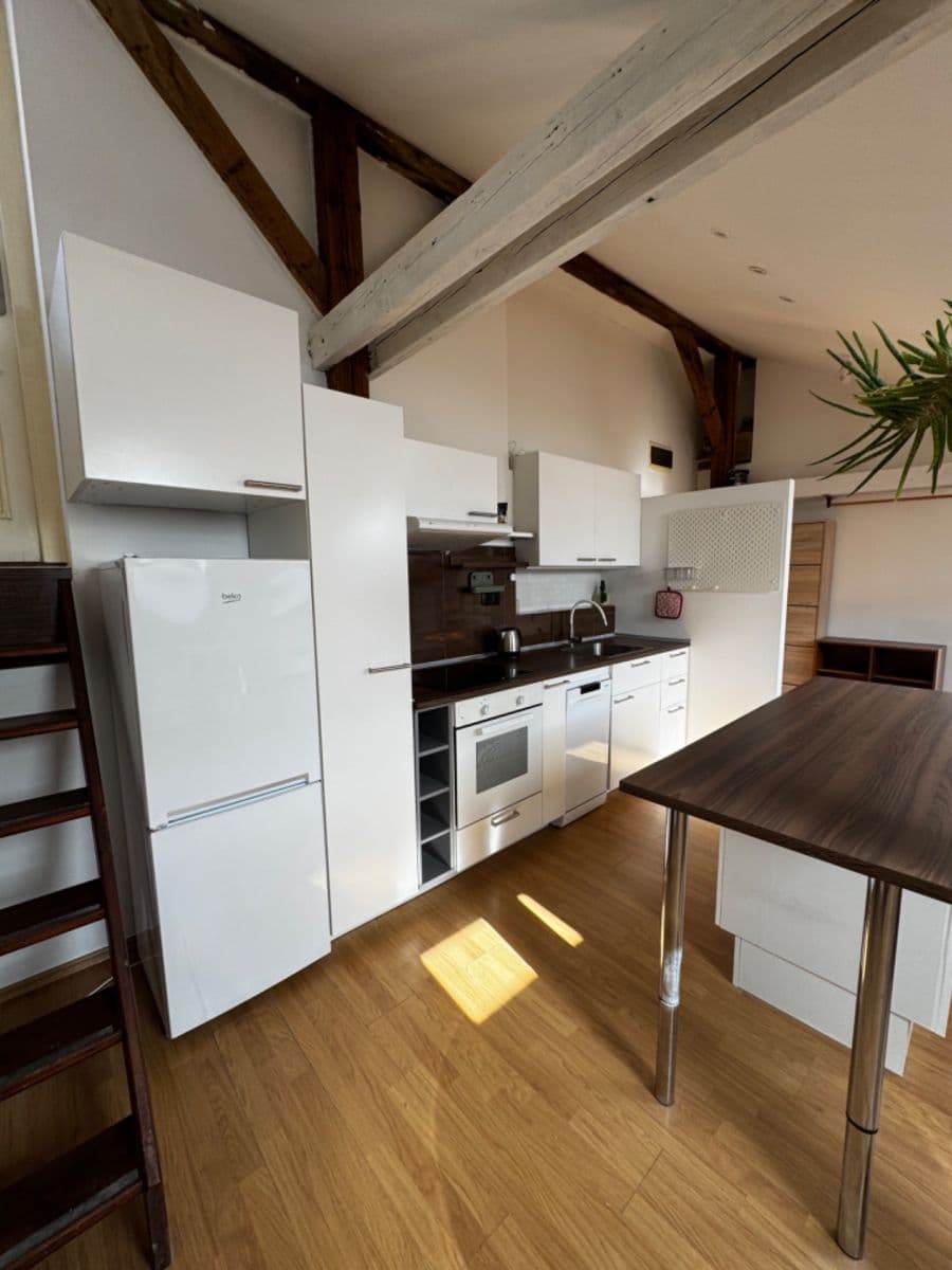 Prenájom bytu 2-izbový 54 m², Grafická, Praha, Praha Prenájom bytu 2-izbový 54 m², Grafická, Praha, Praha