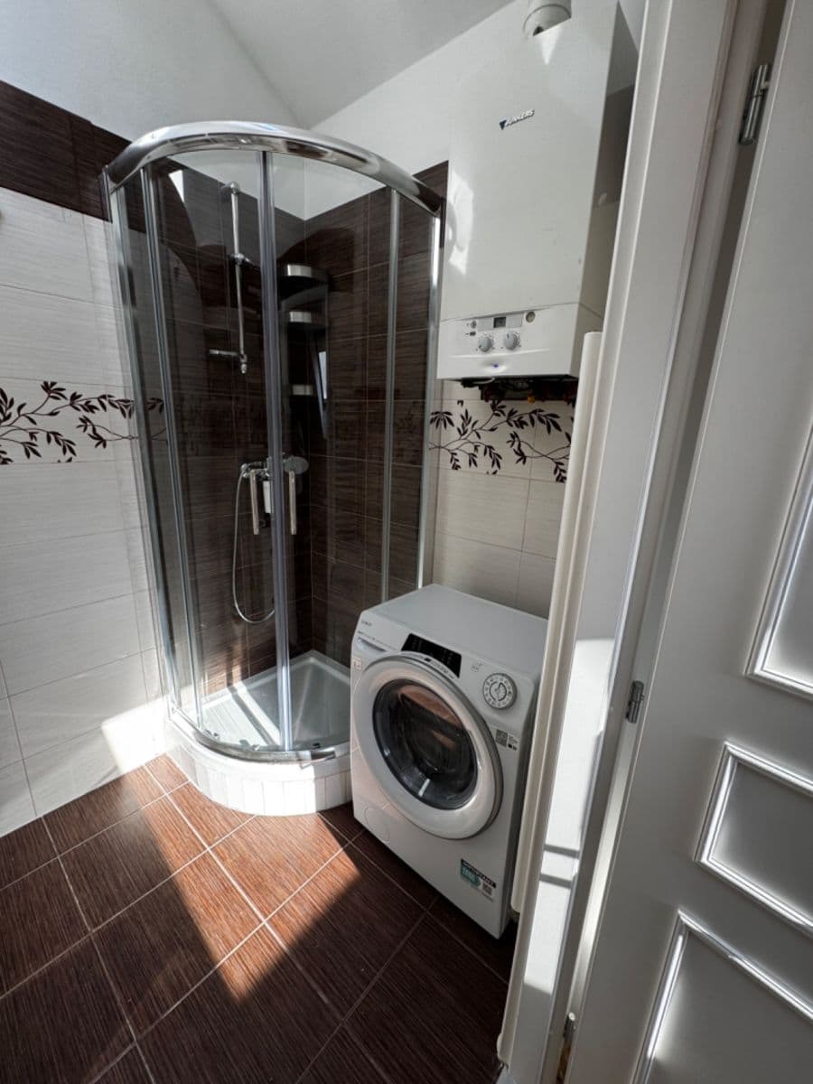 Prenájom bytu 2-izbový 54 m², Grafická, Praha, Praha Prenájom bytu 2-izbový 54 m², Grafická, Praha, Praha