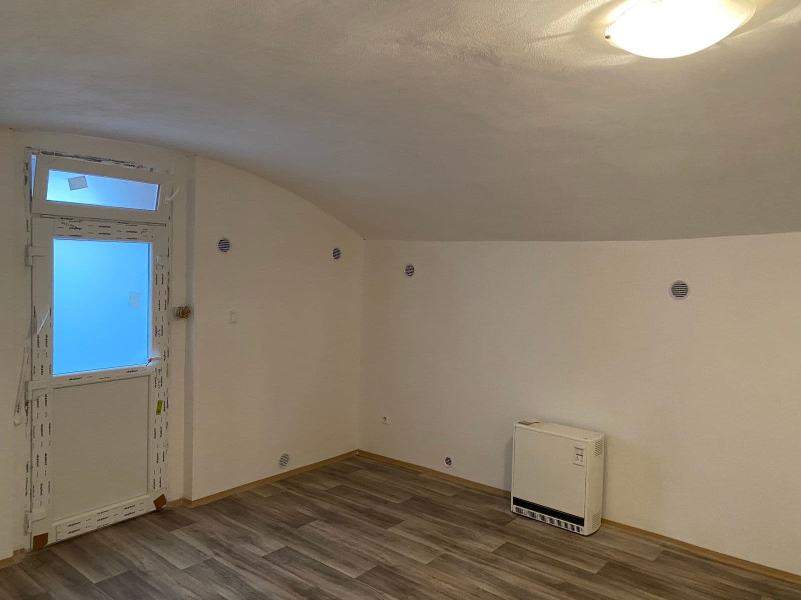Prenájom nebytového priestoru 52 m², Gutova, Praha, Praha Prenájom nebytového priestoru 52 m², Gutova, Praha, Praha
