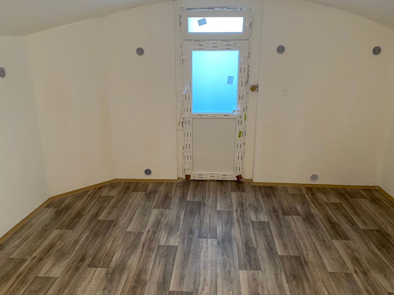 Prenájom nebytového priestoru 52 m², Gutova, Praha, Praha Prenájom nebytového priestoru 52 m², Gutova, Praha, Praha