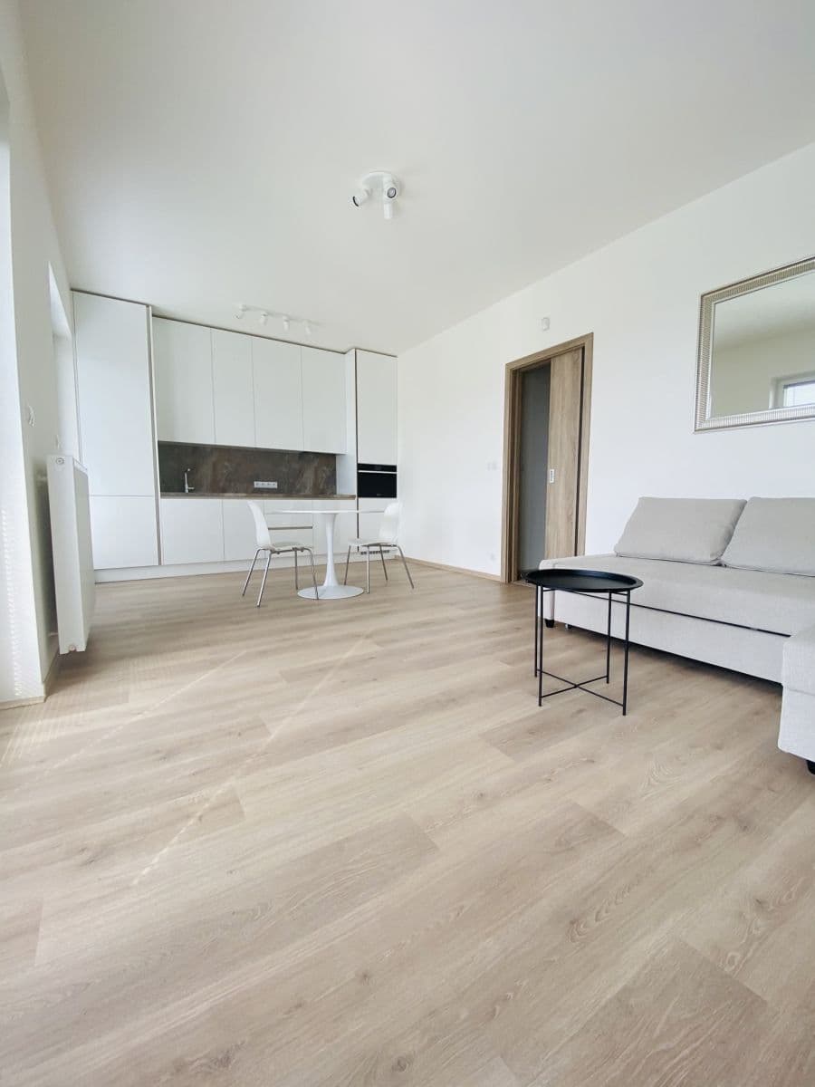 Prenájom bytu 1-izbový 38 m², Chorošová, Praha, Praha Prenájom bytu 1-izbový 38 m², Chorošová, Praha, Praha