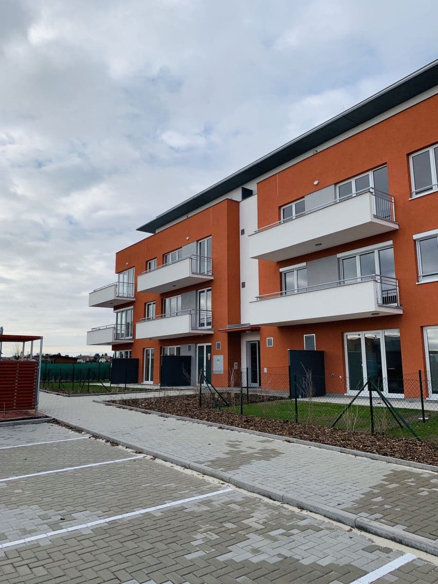 Prenájom bytu 1-izbový 38 m², Chorošová, Praha, Praha Prenájom bytu 1-izbový 38 m², Chorošová, Praha, Praha