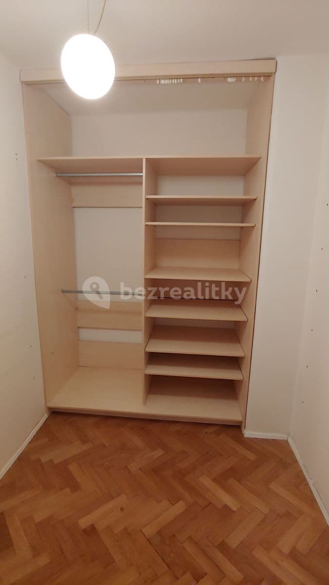Prenájom bytu 1-izbový 51 m², Farní, Praha, Praha Prenájom bytu 1-izbový 51 m², Farní, Praha, Praha