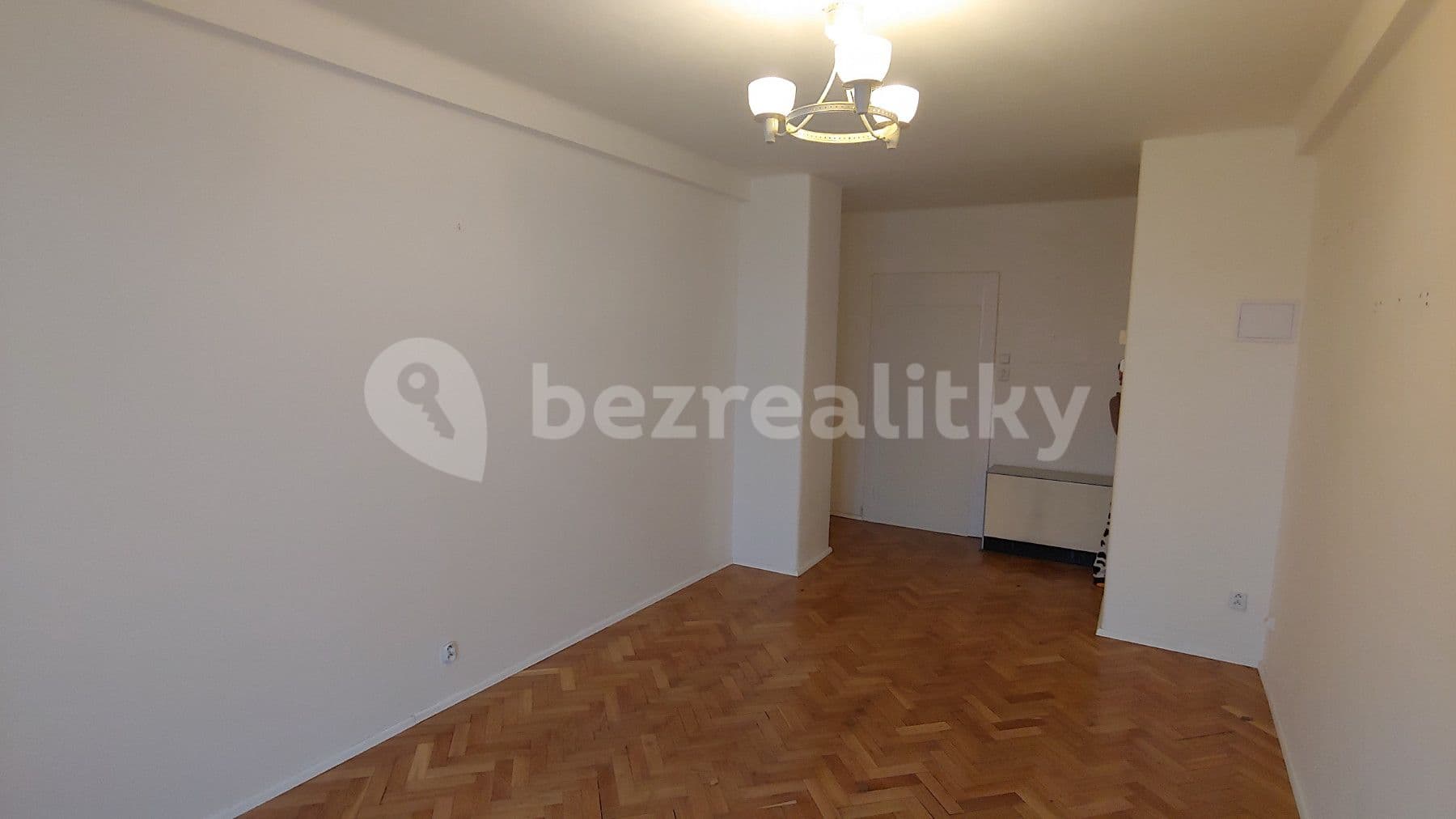 Prenájom bytu 1-izbový 51 m², Farní, Praha, Praha Prenájom bytu 1-izbový 51 m², Farní, Praha, Praha