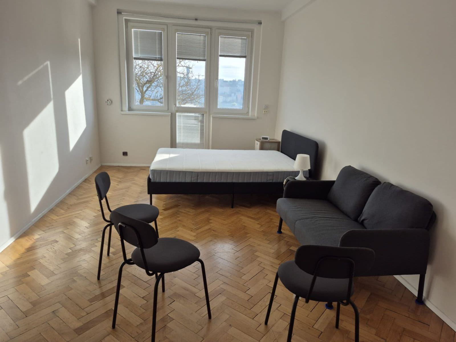Prenájom bytu 1-izbový 51 m², Farní, Praha, Praha Prenájom bytu 1-izbový 51 m², Farní, Praha, Praha