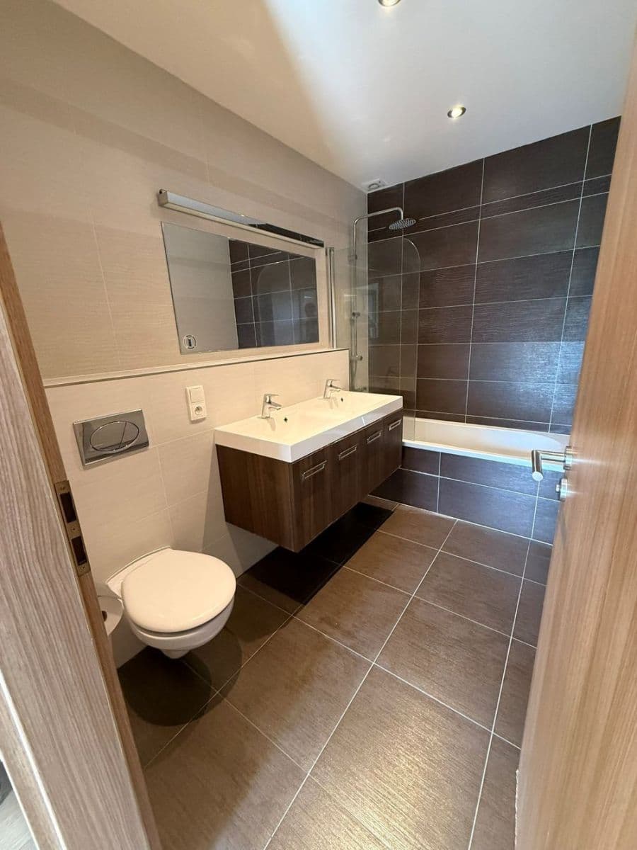Prenájom bytu 3-izbový 79 m², Bermanova, Praha, Praha Prenájom bytu 3-izbový 79 m², Bermanova, Praha, Praha