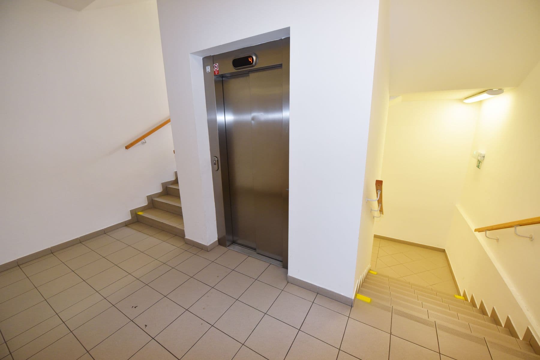 Prenájom bytu 3-izbový 89 m², Za Valem, Praha, Praha Prenájom bytu 3-izbový 89 m², Za Valem, Praha, Praha