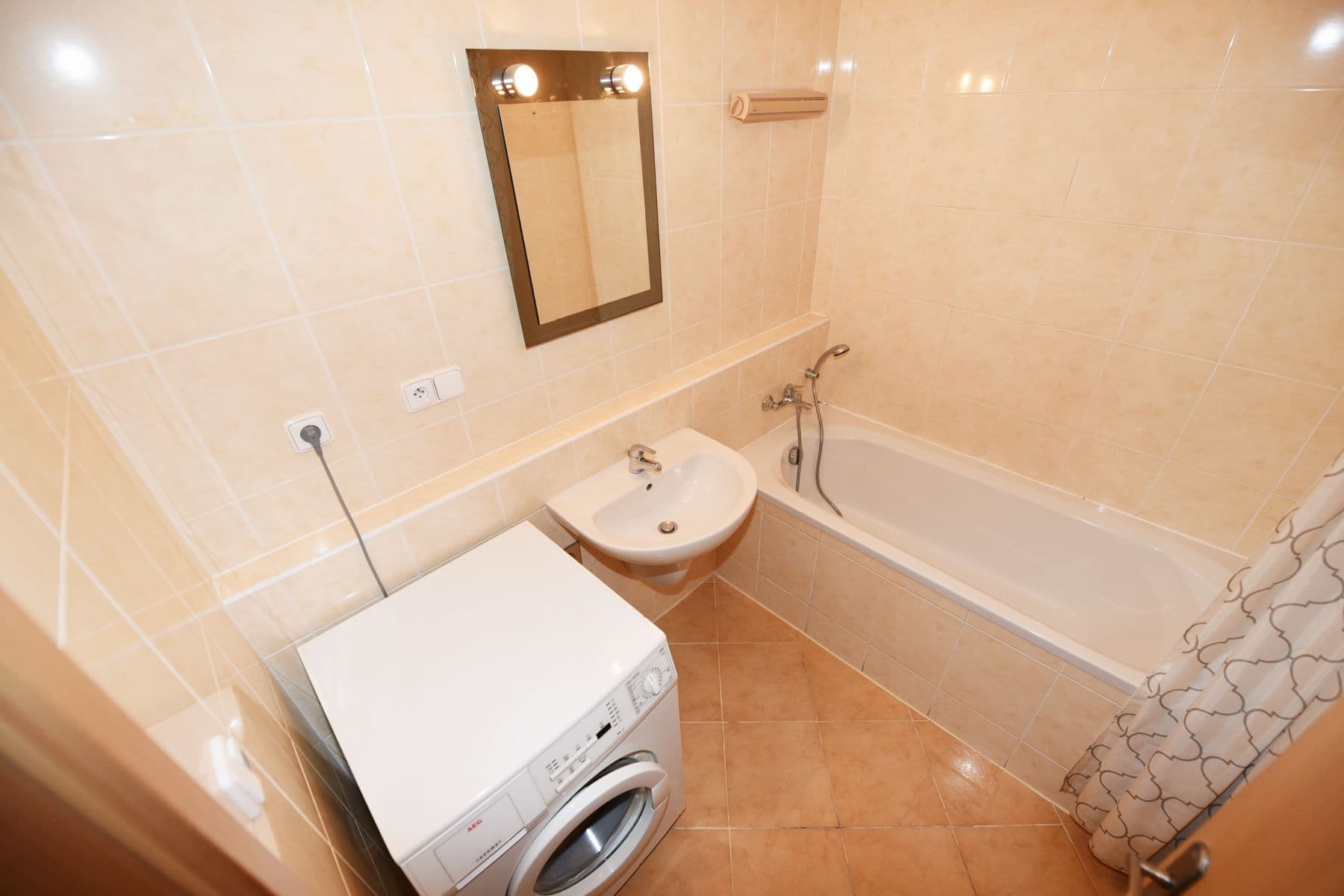 Prenájom bytu 3-izbový 89 m², Za Valem, Praha, Praha Prenájom bytu 3-izbový 89 m², Za Valem, Praha, Praha