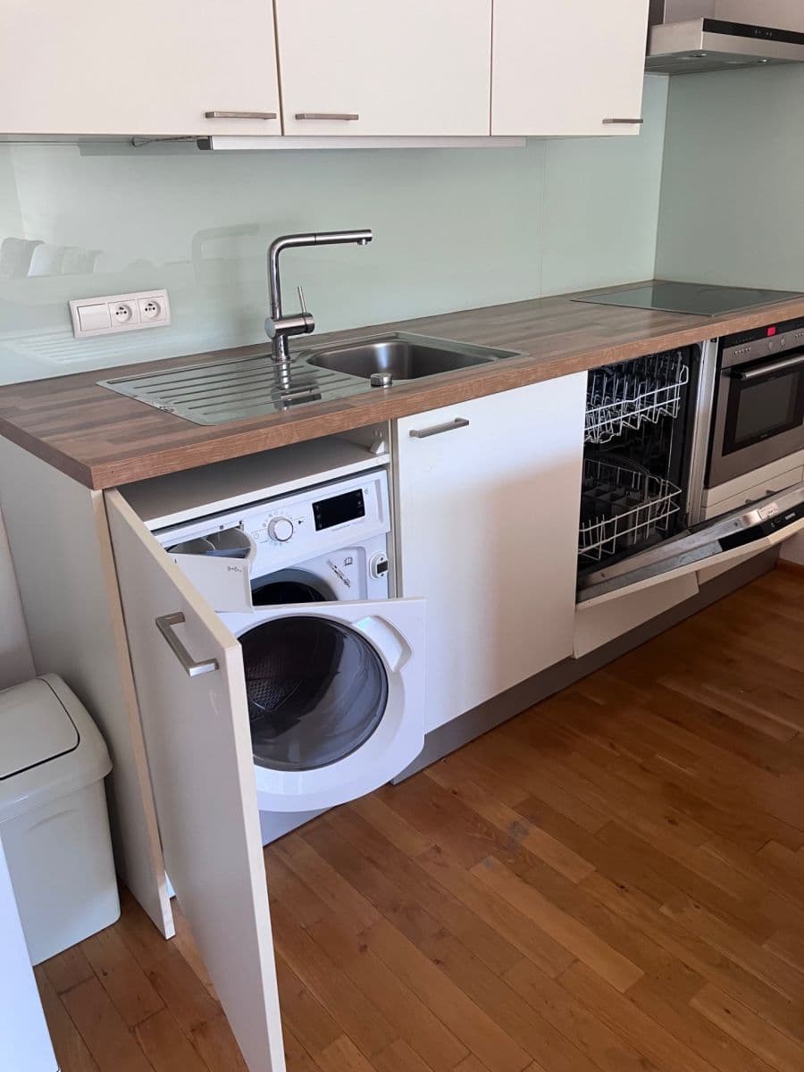Prenájom bytu 2-izbový 54 m², Linhartova, Praha, Praha Prenájom bytu 2-izbový 54 m², Linhartova, Praha, Praha