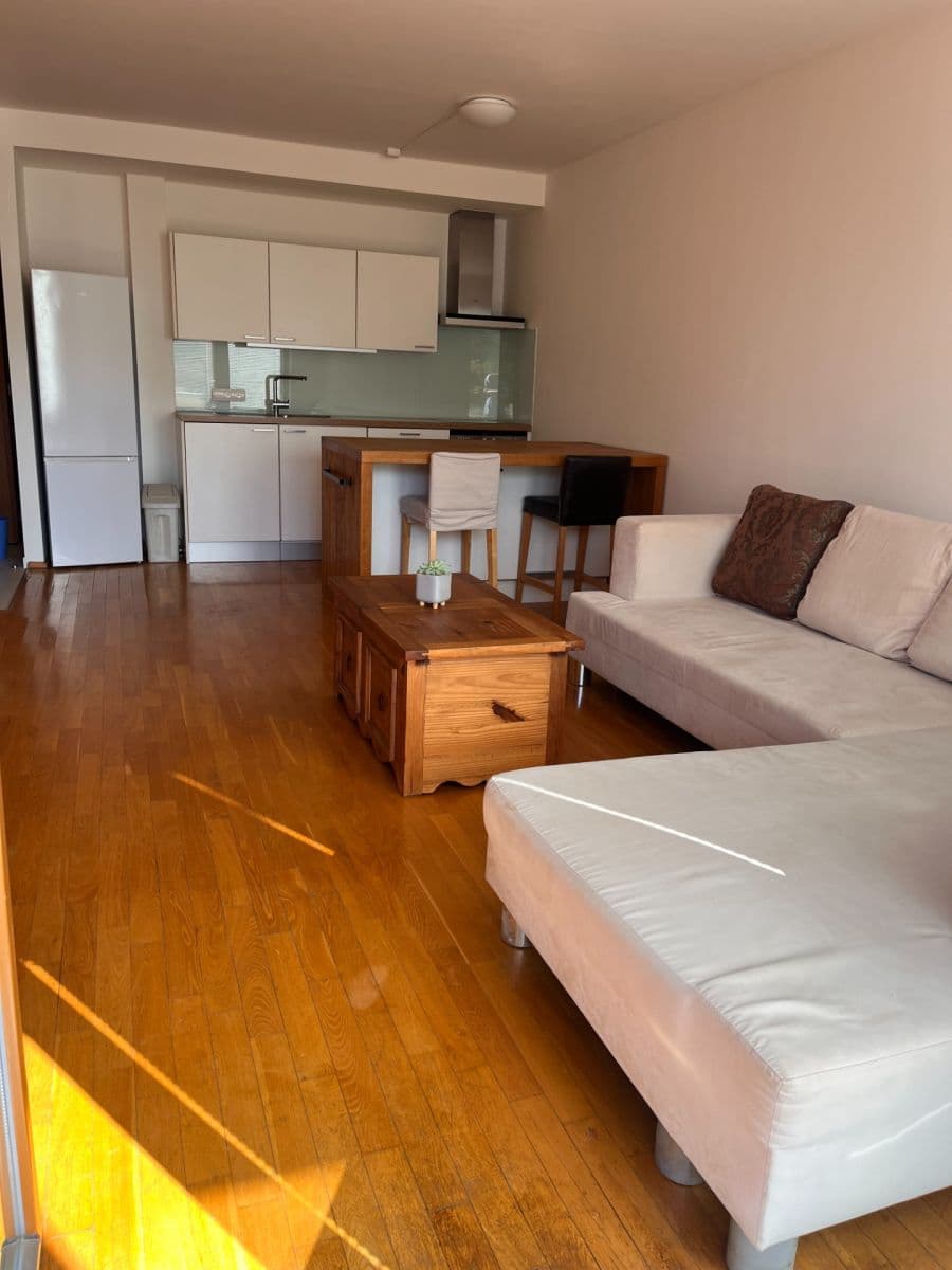 Prenájom bytu 2-izbový 54 m², Linhartova, Praha, Praha Prenájom bytu 2-izbový 54 m², Linhartova, Praha, Praha