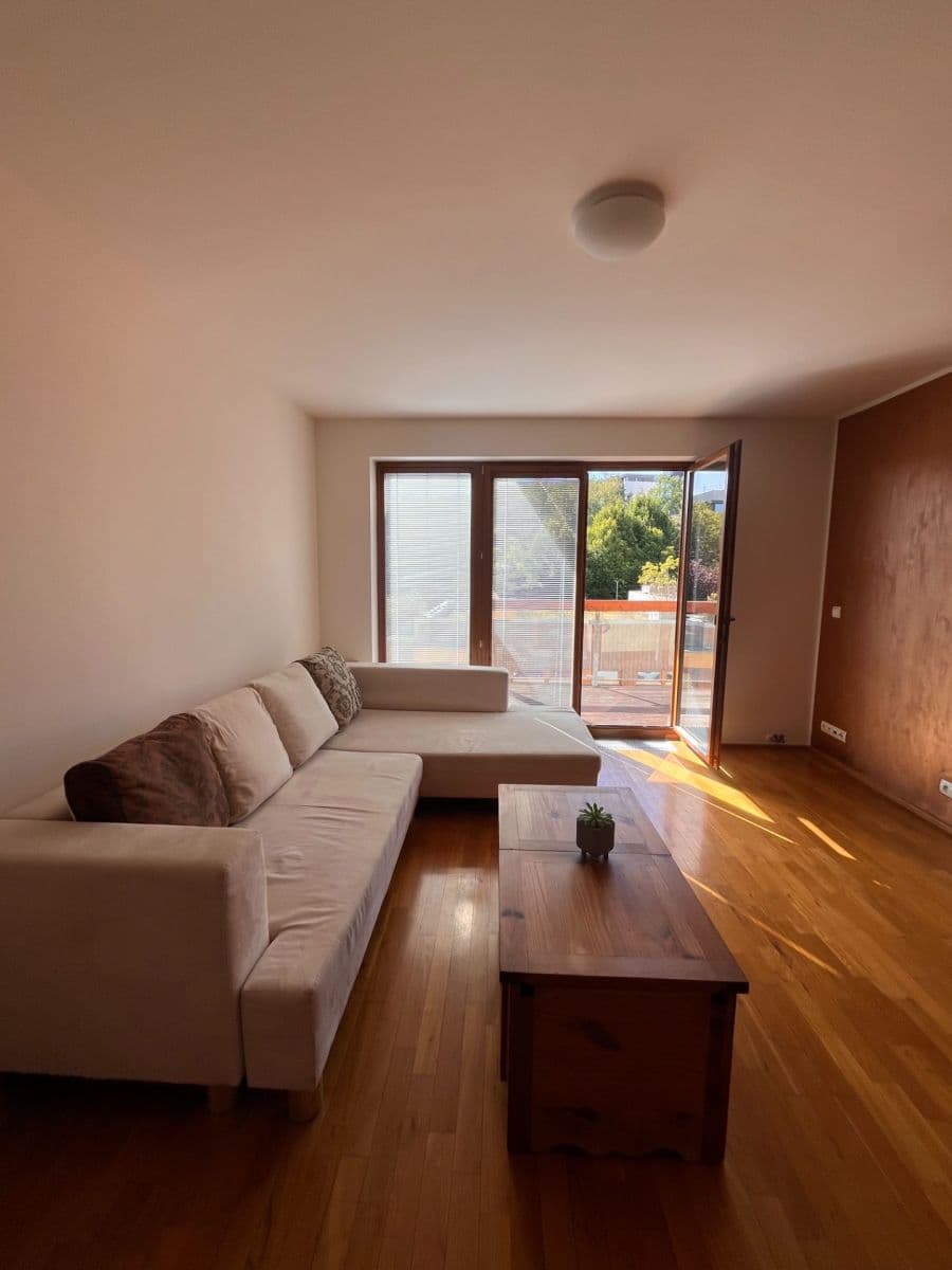 Prenájom bytu 2-izbový 54 m², Linhartova, Praha, Praha Prenájom bytu 2-izbový 54 m², Linhartova, Praha, Praha