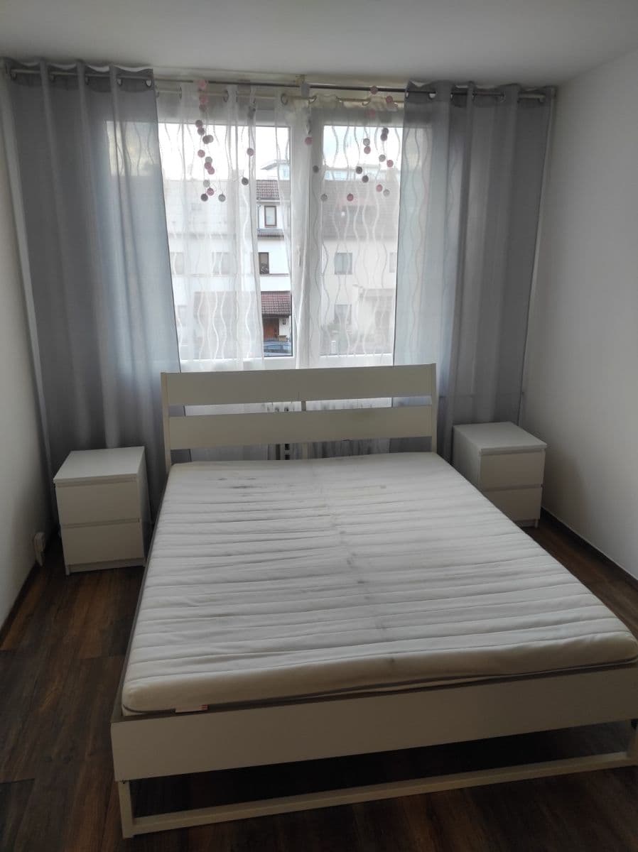 Prenájom bytu 3-izbový 60 m², K Lipám, Praha, Praha Prenájom bytu 3-izbový 60 m², K Lipám, Praha, Praha