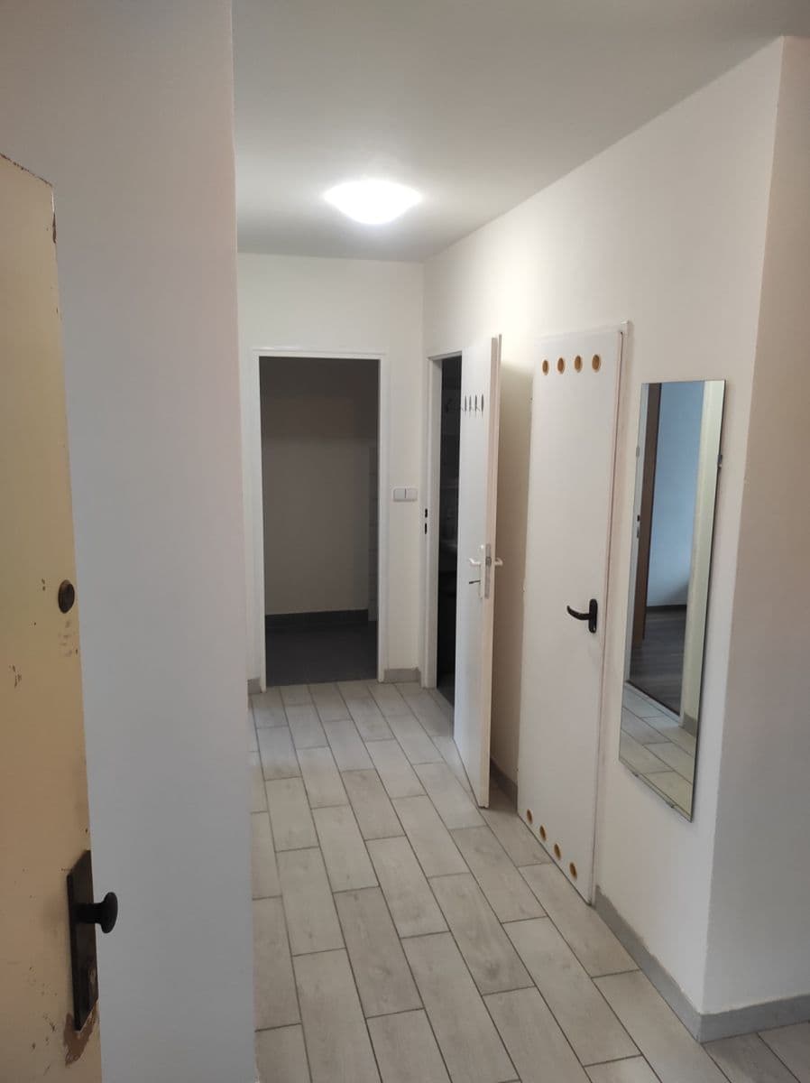 Prenájom bytu 3-izbový 60 m², K Lipám, Praha, Praha Prenájom bytu 3-izbový 60 m², K Lipám, Praha, Praha