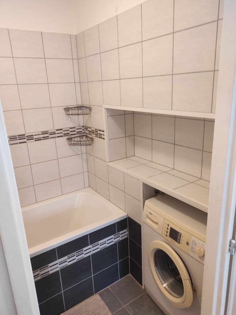 Prenájom bytu 3-izbový 60 m², K Lipám, Praha, Praha Prenájom bytu 3-izbový 60 m², K Lipám, Praha, Praha
