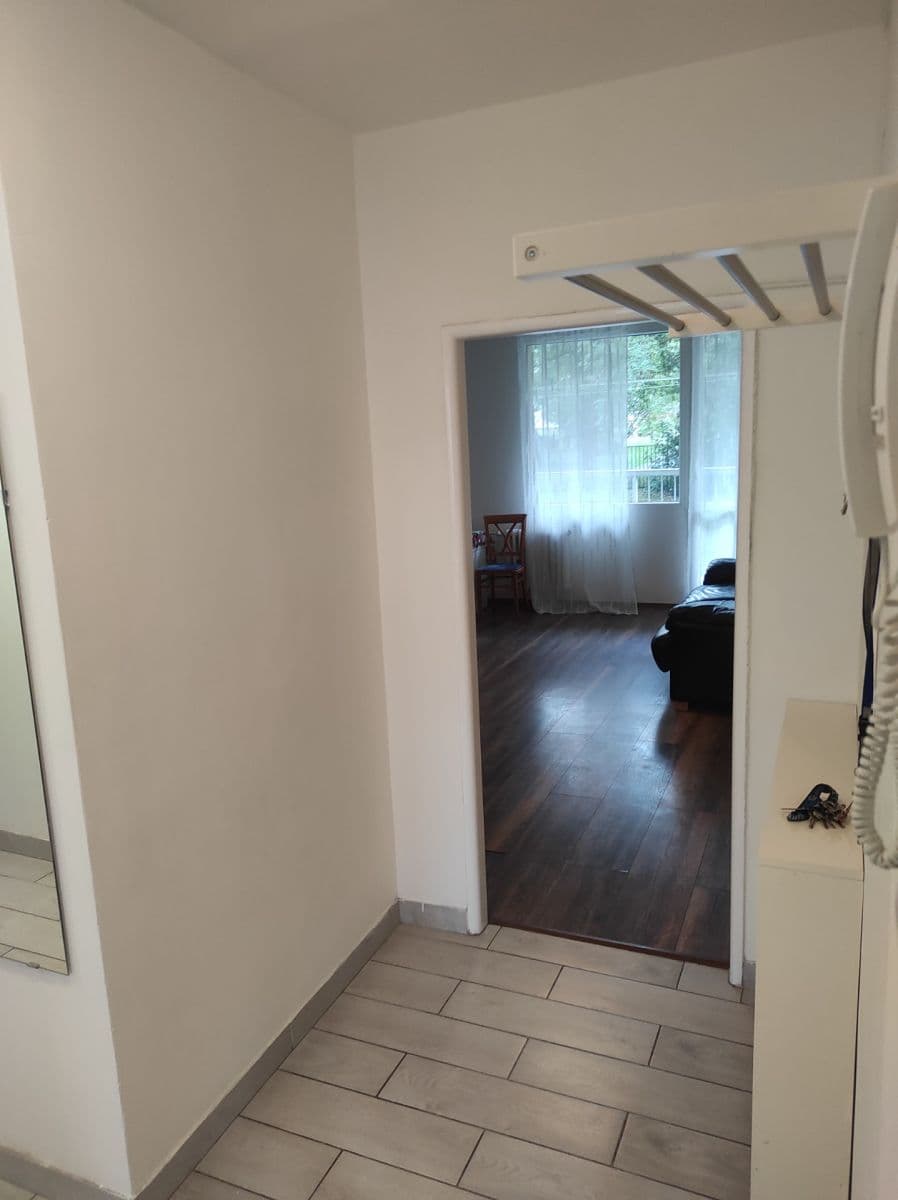 Prenájom bytu 3-izbový 60 m², K Lipám, Praha, Praha Prenájom bytu 3-izbový 60 m², K Lipám, Praha, Praha