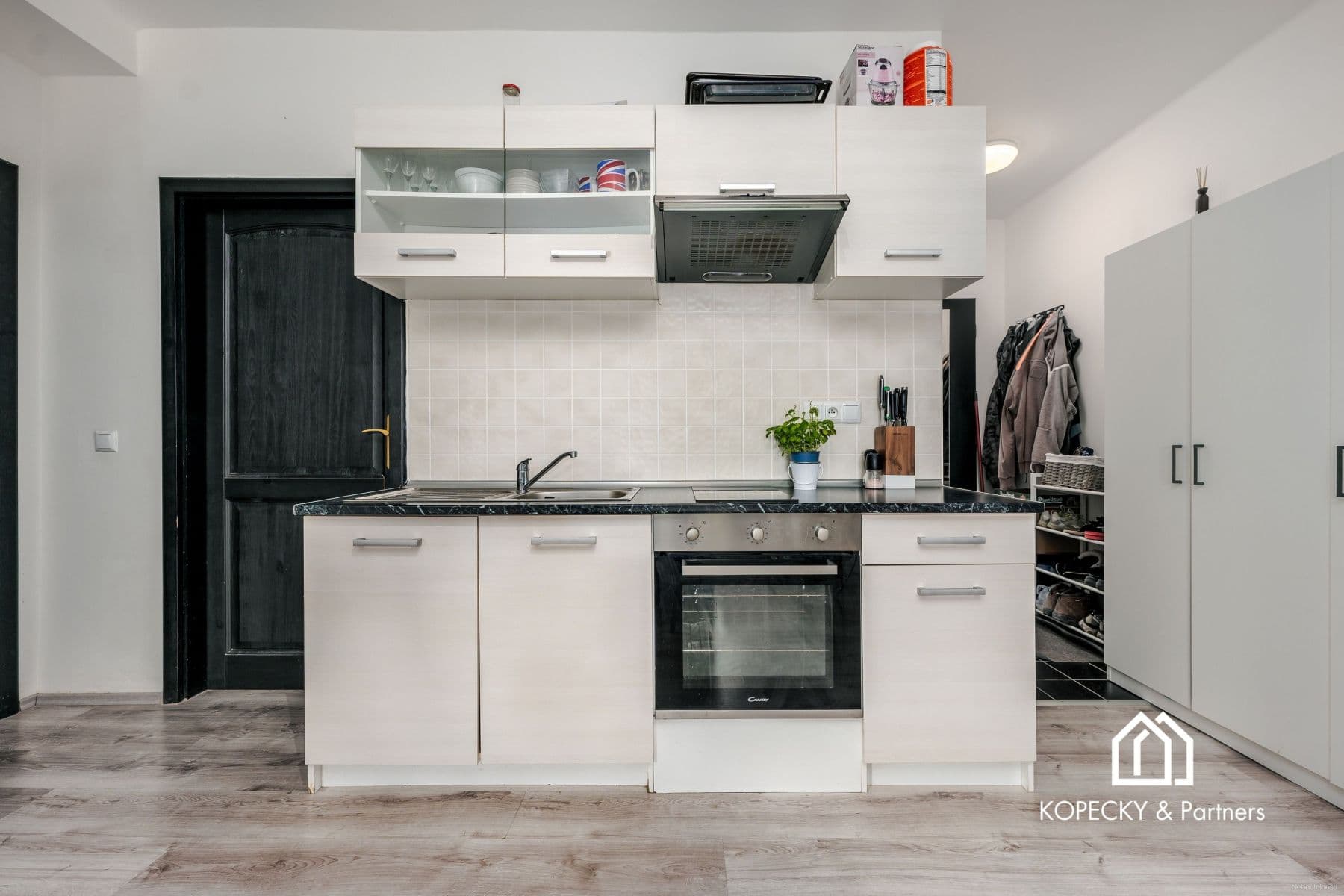 Prenájom bytu 2-izbový 60 m², Moravanská, Praha, Praha Prenájom bytu 2-izbový 60 m², Moravanská, Praha, Praha