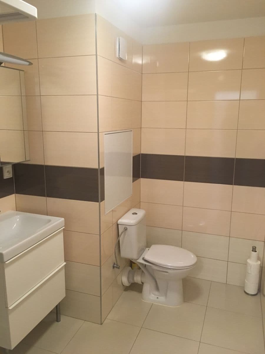 Prenájom bytu 1-izbový 36 m², Hurbanova, Praha, Praha Prenájom bytu 1-izbový 36 m², Hurbanova, Praha, Praha