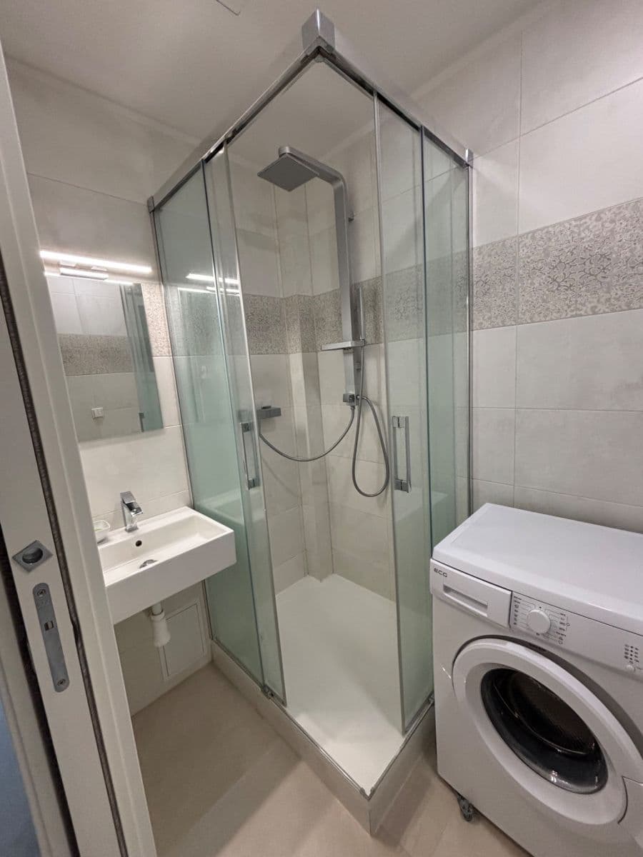 Prenájom bytu 1-izbový 33 m², Černokostelecká, Praha, Praha Prenájom bytu 1-izbový 33 m², Černokostelecká, Praha, Praha