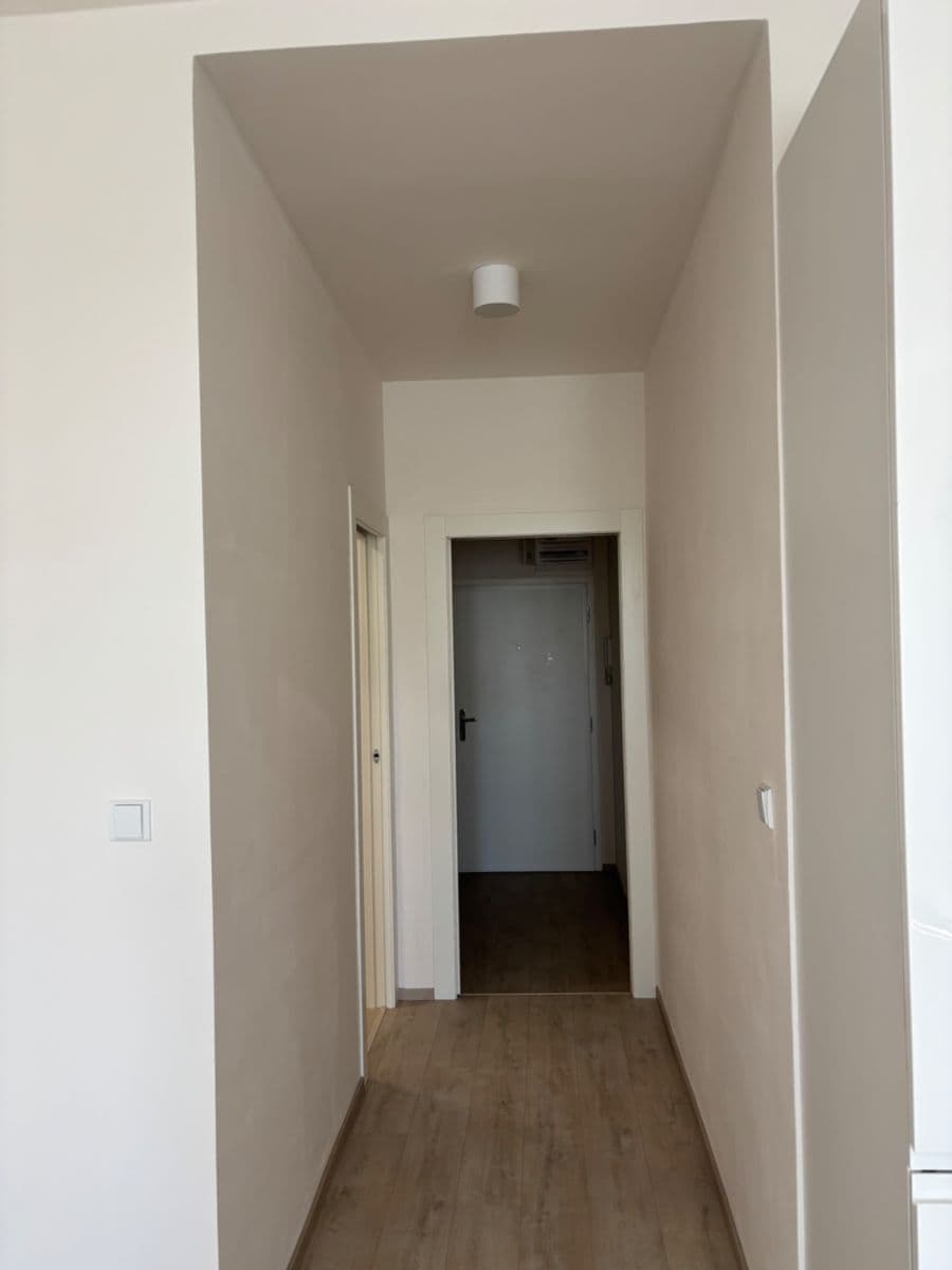 Prenájom bytu 1-izbový 33 m², Černokostelecká, Praha, Praha Prenájom bytu 1-izbový 33 m², Černokostelecká, Praha, Praha