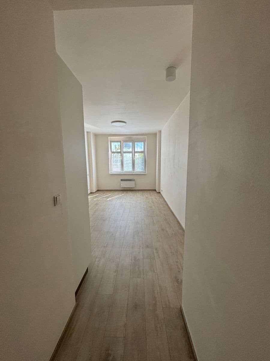 Prenájom bytu 1-izbový 33 m², Černokostelecká, Praha, Praha Prenájom bytu 1-izbový 33 m², Černokostelecká, Praha, Praha