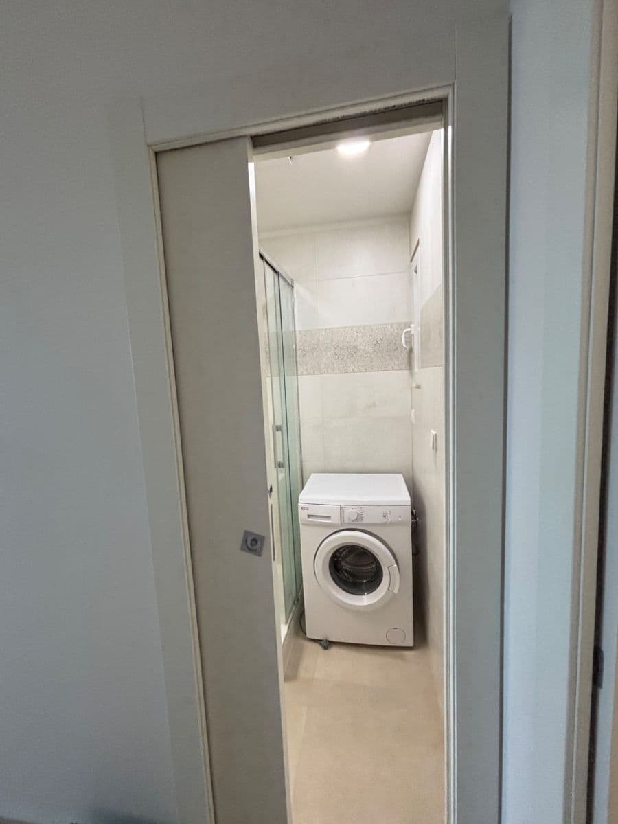 Prenájom bytu 1-izbový 33 m², Černokostelecká, Praha, Praha Prenájom bytu 1-izbový 33 m², Černokostelecká, Praha, Praha