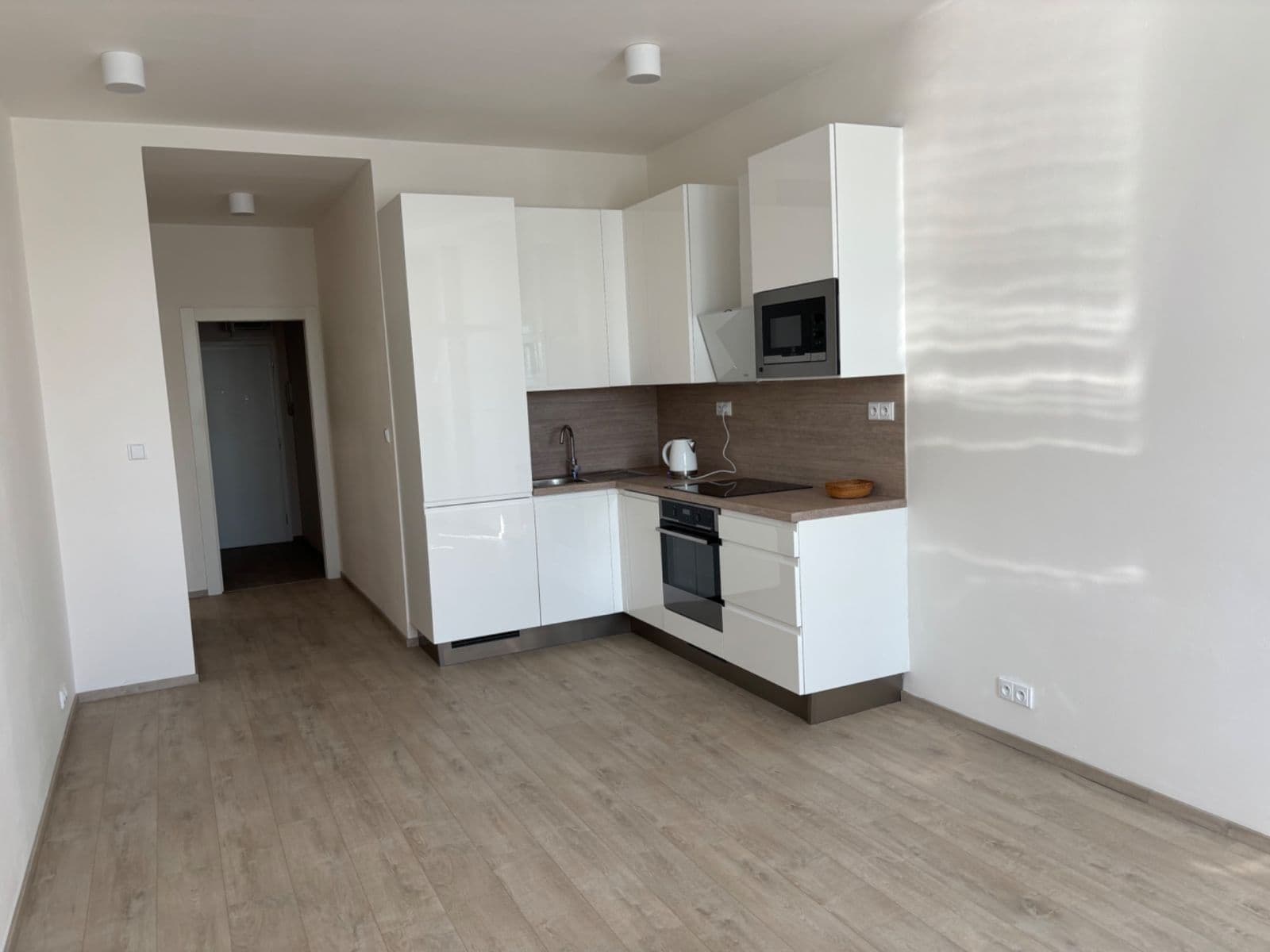 Prenájom bytu 1-izbový 33 m², Černokostelecká, Praha, Praha Prenájom bytu 1-izbový 33 m², Černokostelecká, Praha, Praha