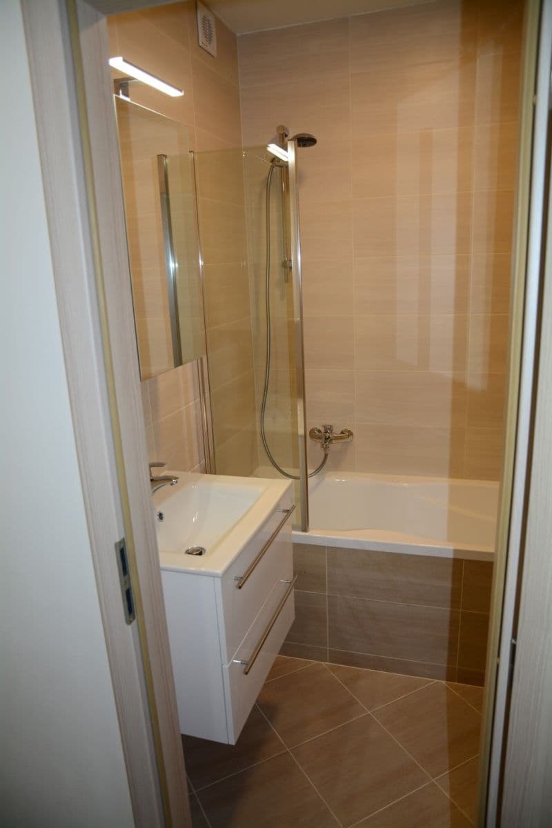 Prenájom bytu 2-izbový 63 m², Okružní, Zlín, Zlínský kraj Prenájom bytu 2-izbový 63 m², Okružní, Zlín, Zlínský kraj