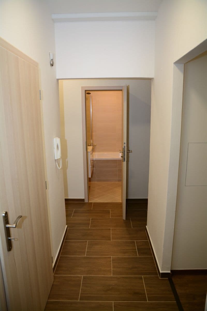 Prenájom bytu 2-izbový 63 m², Okružní, Zlín, Zlínský kraj Prenájom bytu 2-izbový 63 m², Okružní, Zlín, Zlínský kraj