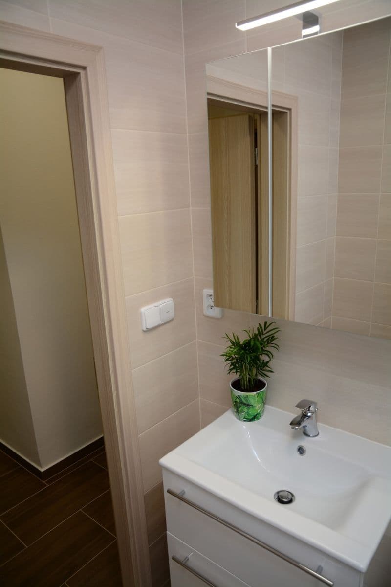 Prenájom bytu 2-izbový 63 m², Okružní, Zlín, Zlínský kraj Prenájom bytu 2-izbový 63 m², Okružní, Zlín, Zlínský kraj