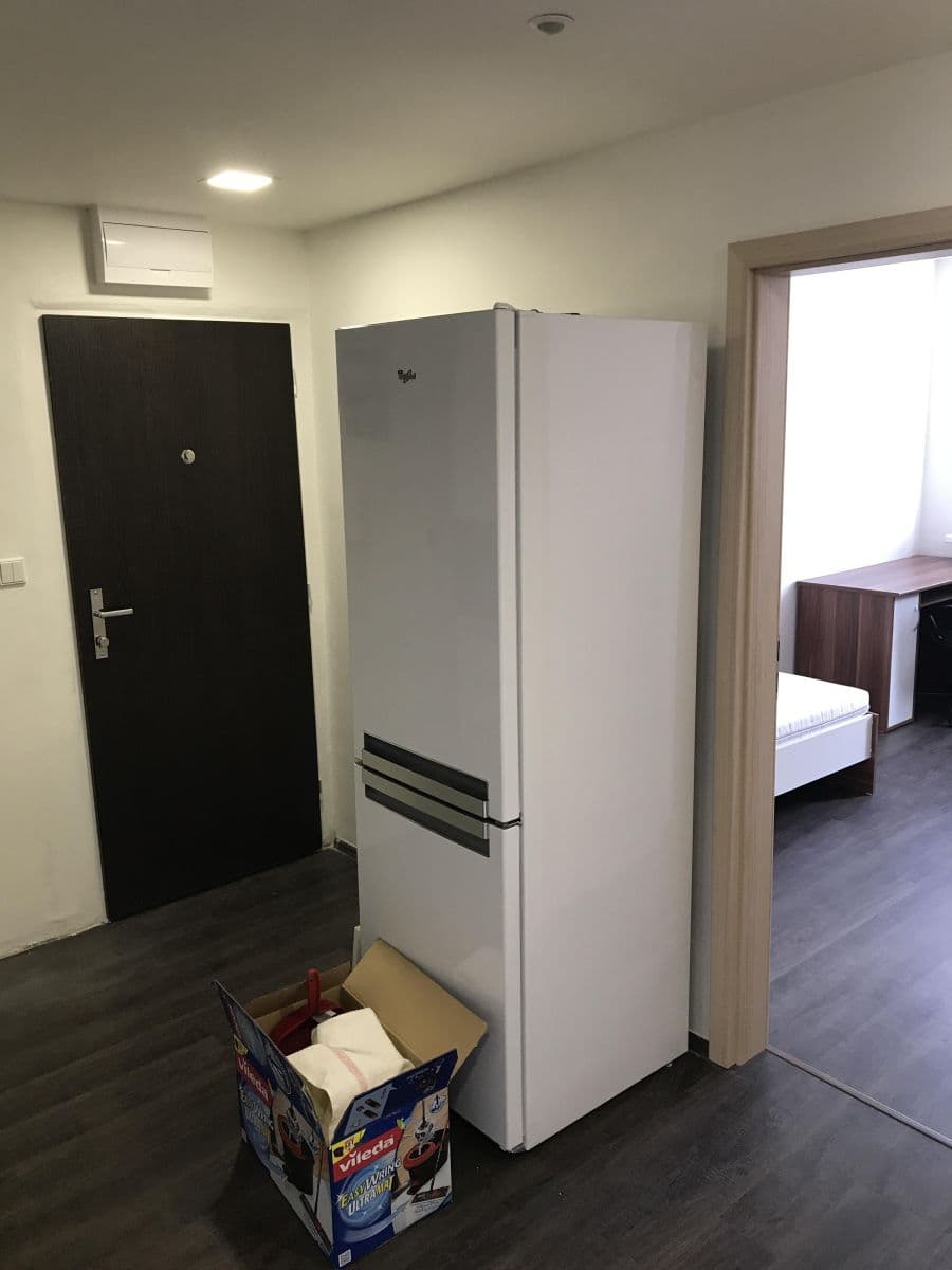 Prenájom bytu 4-izbový 75 m², Luhovská, Praha, Praha Prenájom bytu 4-izbový 75 m², Luhovská, Praha, Praha